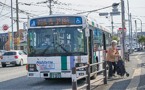 西鉄「福岡海星女子学院前」バス停<br />
徒歩約7分（約510～540m）<br />
