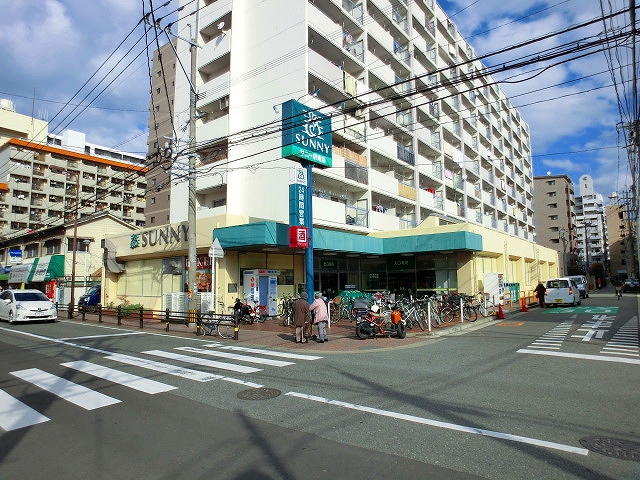 最寄のスーパー『サニー』24時間営業で博多駅南の住民の胃袋を支えている。
